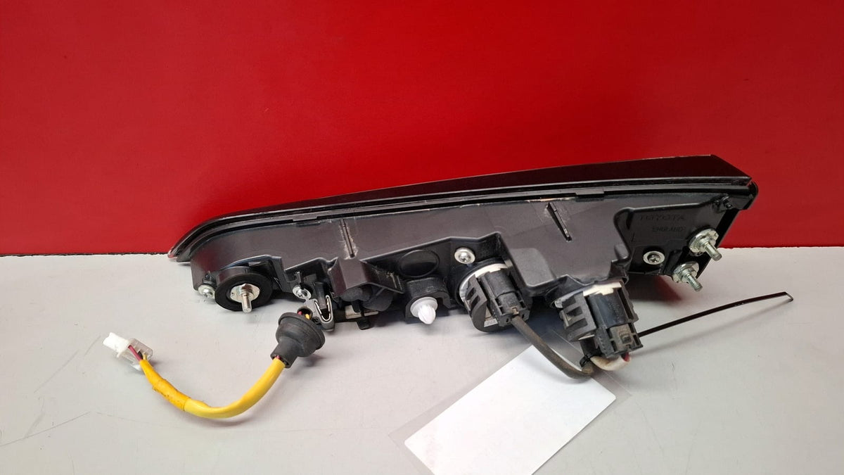 Piloto Trasero Izquierdo Interior Toyota Corolla Cross 2021 8159102E80 8159102E80