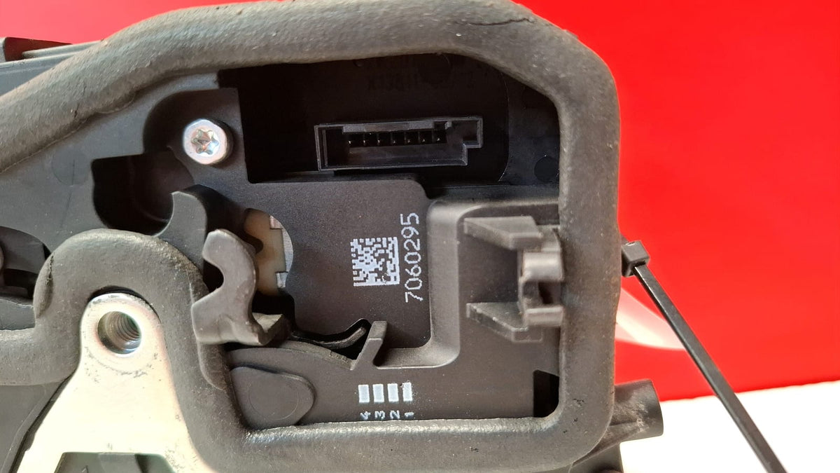 Cerradura Trasera Izquierda Bmw Serie 3 2007 7060295 7060295