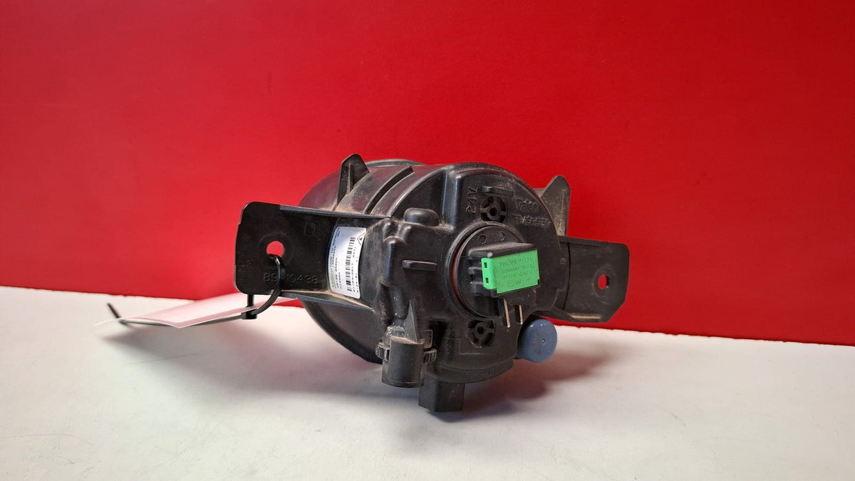 Faro Antiniebla Derecho Nissan Juke 2017 261508992A