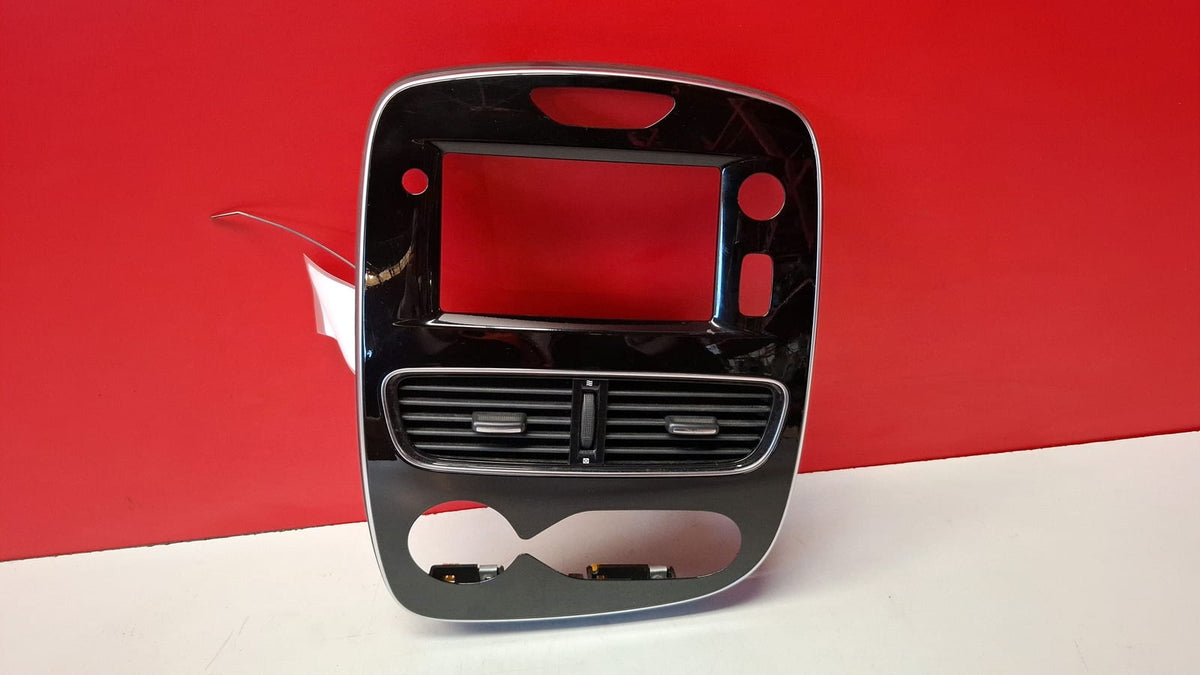 Embellecedor Central Renault Clio 2016 682607336R Ref 7070 682607336R