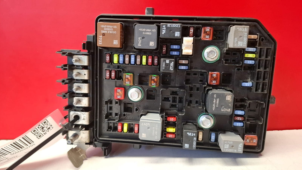 Caja Fusibles Opel Astra 2016 39040854 39040854