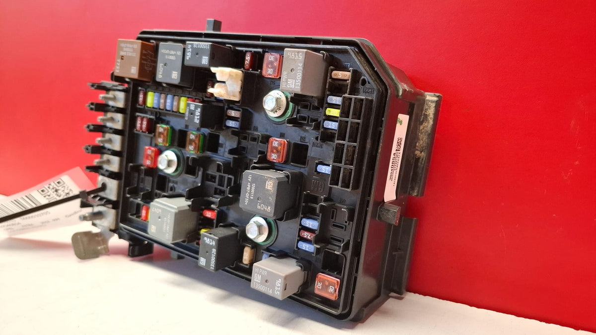 Caja Fusibles Opel Astra 2016 39040854 39040854