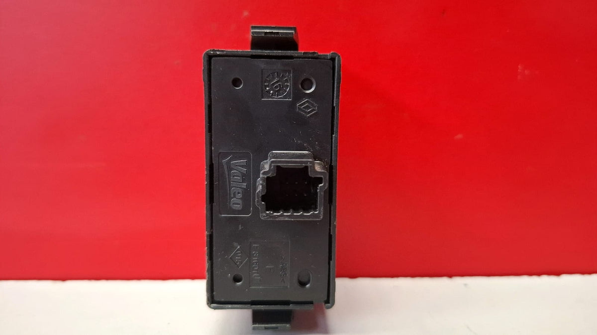 Interruptor Luces Emergencia Dacia Sandero 2014 E31601