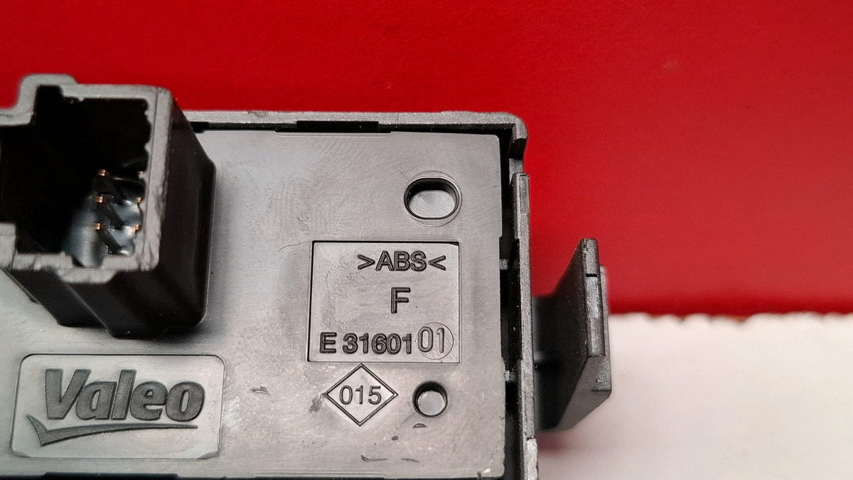 Interruptor Luces Emergencia Dacia Sandero 2014 E31601