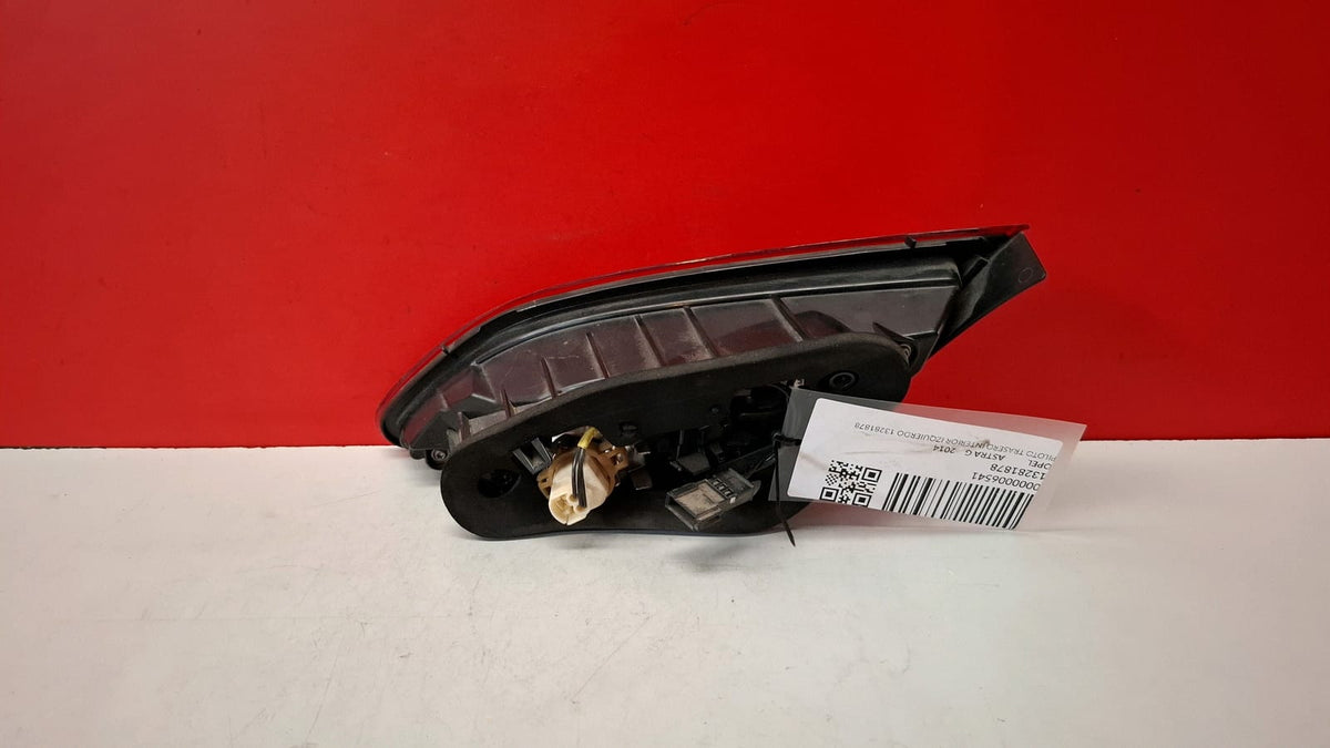 Piloto Trasero Interior Izquierdo Opel Astra Gtc 2014 13281878 13281878