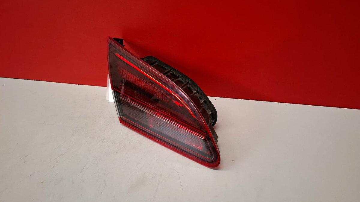 Piloto Trasero Interior Izquierdo Opel Astra Gtc 2014 13281878 13281878