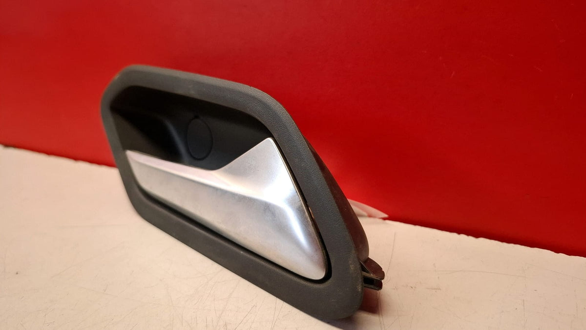 Maneta Interior Derecha Dacia Duster 2019 826723850R / 826721968R Ref 10666