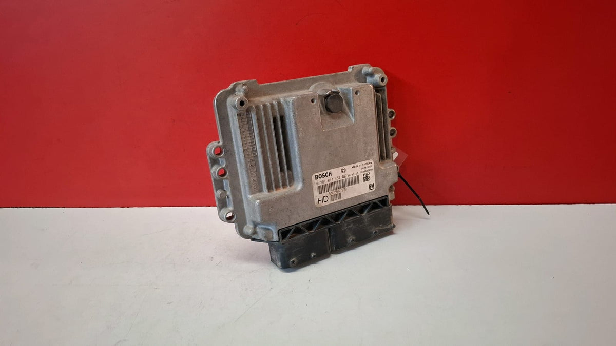 Centralita Motor Opel Zafira 2006 55566279 55566279
