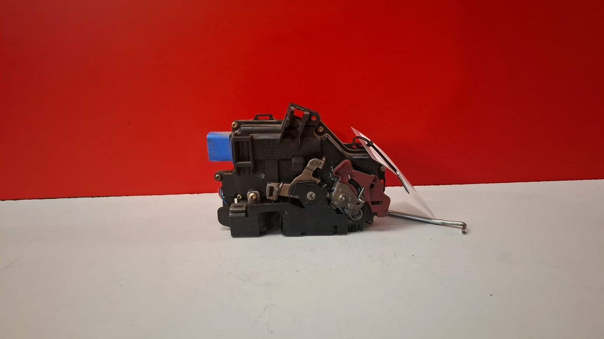 Cerradura Delantera Derecha Audi A3 2007 4E1837016 4E1837016