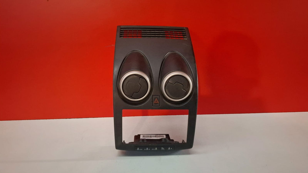 Consola Central Nissan Pulsar 2015 P10381A77100 P10381A77100