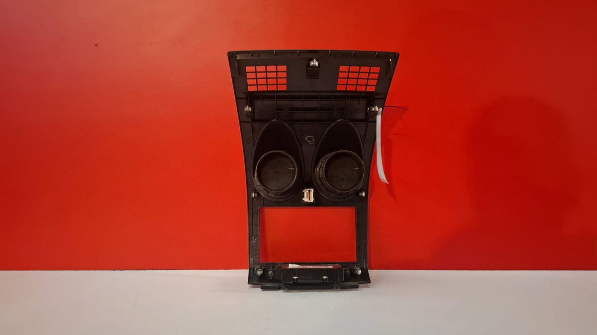 Consola Central Nissan Pulsar 2015 P10381A77100 P10381A77100