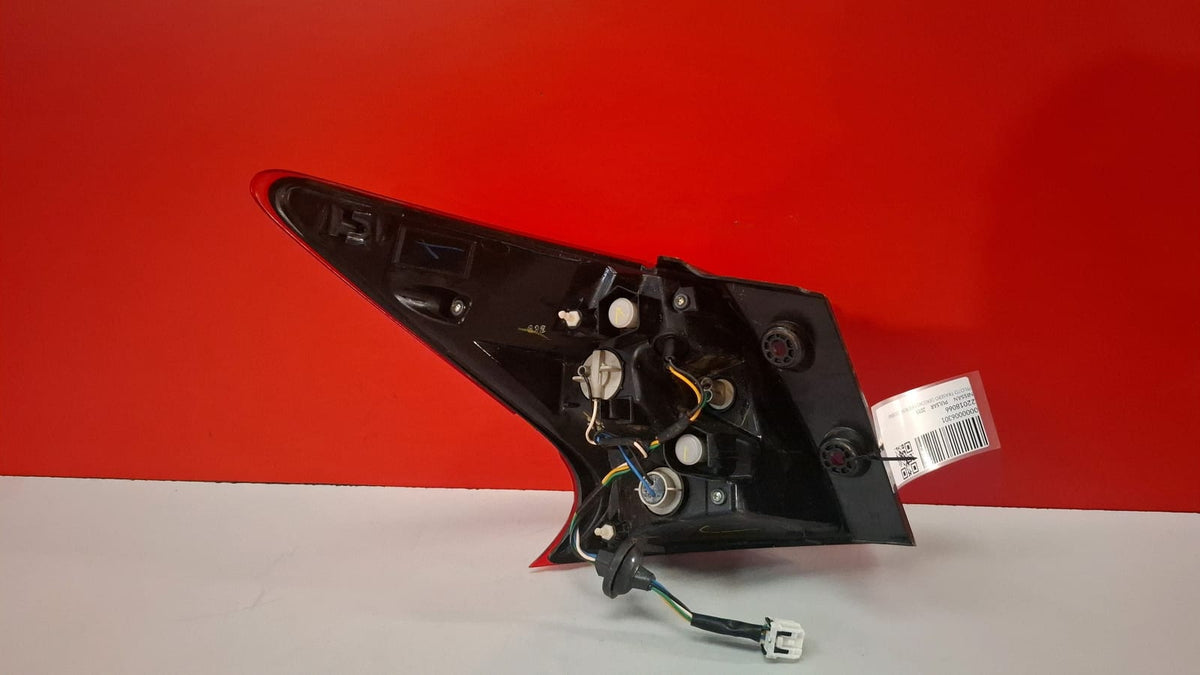 Piloto Trasero Derecho Exterior Nissan Pulsar 2015 22018066 22018066
