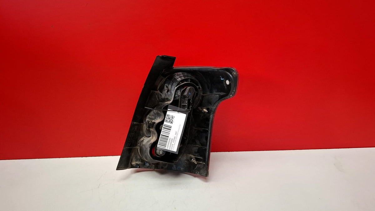 Piloto Trasero Izquierdo Toyota Avensis 2007 8156105260 8156105260