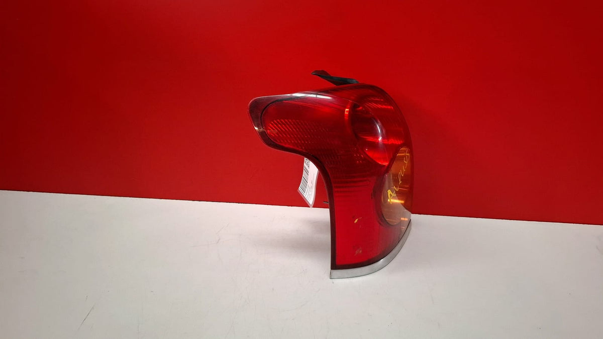 Piloto Trasero Izquierdo Toyota Avensis 2007 8156105260 8156105260