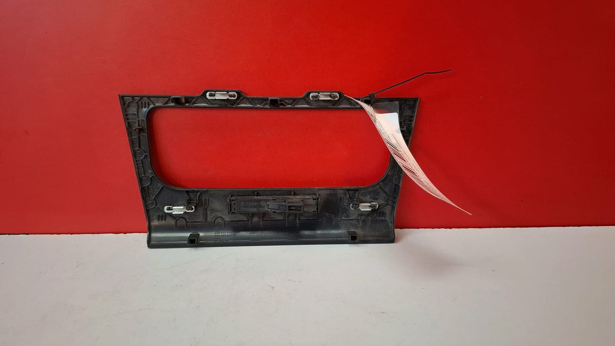 Moldura Central Volkswagen Golf 2011 5K0858069P 5K0858069P