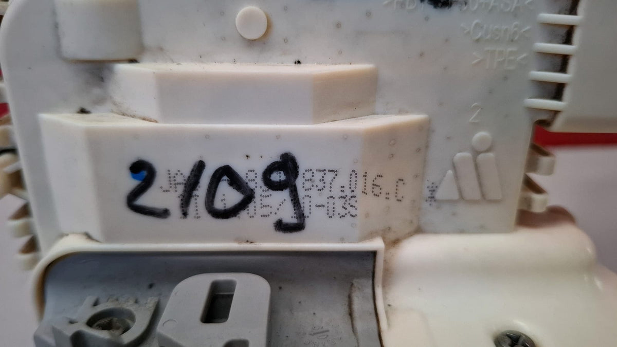 Cerradura Delantera Derecha Audi A4 2012 8J2837016C 8J2837016C