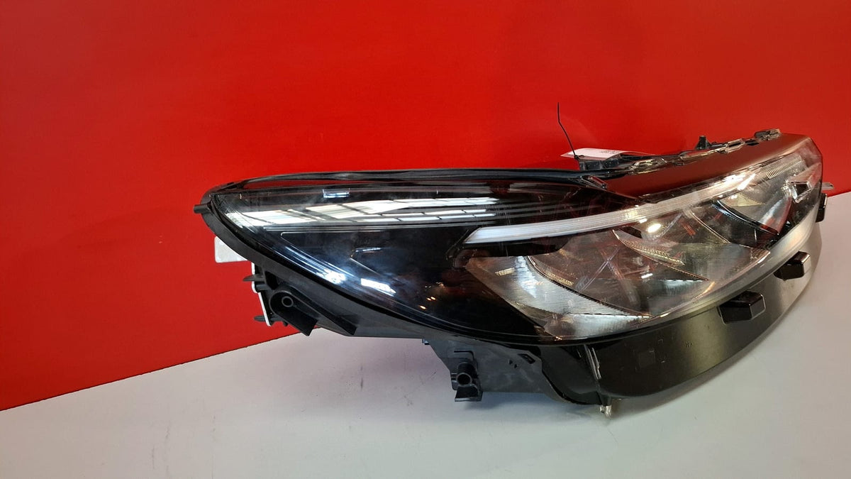 Faro Delantero Derecho Ford Kuga 2024 PV4B13E014CE