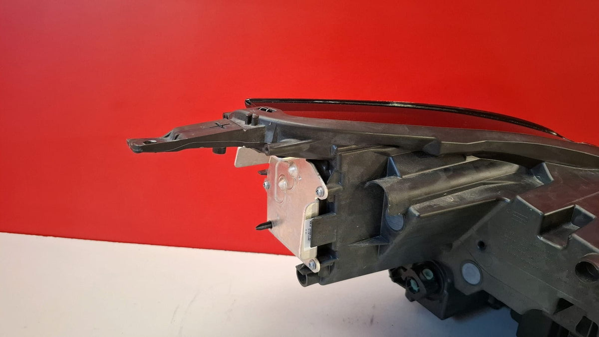 Faro Delantero Izquierdo Ford Kuga 2024 PV4B13E015CE PV4B13E015CE