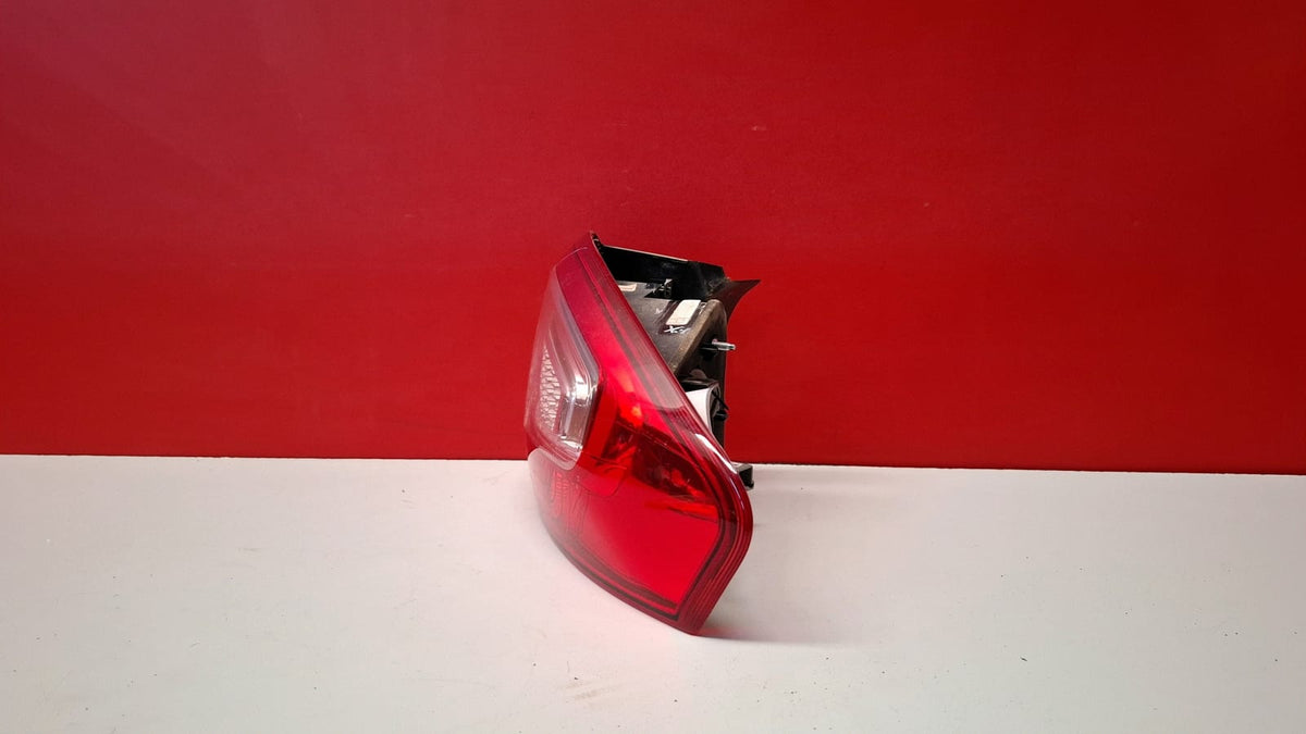 Piloto Trs DCH Ext Ford Mondeo 2013 BS7113404AE