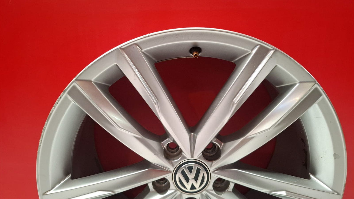 Llanta 18" 3H0601025H Volkswagen Passat 2016 3G0601025H Ref 4422