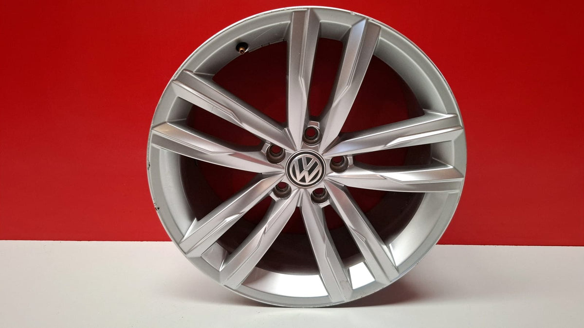 Llanta 18" 3H0601025H Volkswagen Passat 2016 3G0601025H Ref 4421