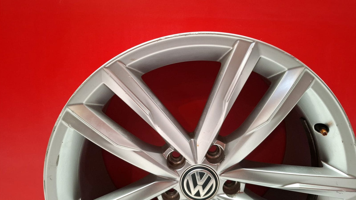 Llanta 18" 3H0601025H Volkswagen Passat 2016 3G0601025H Ref 4420