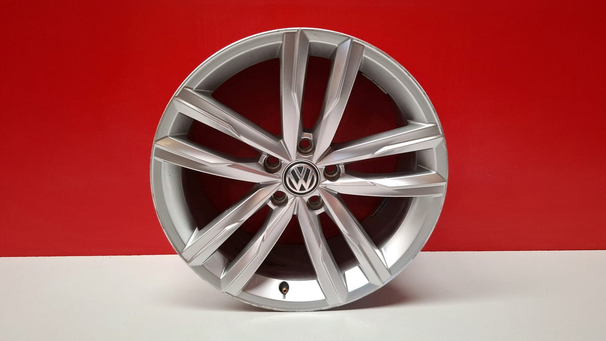 Llanta 18" 3H0601025H Volkswagen Passat 2016 3G0601025H Ref 4419