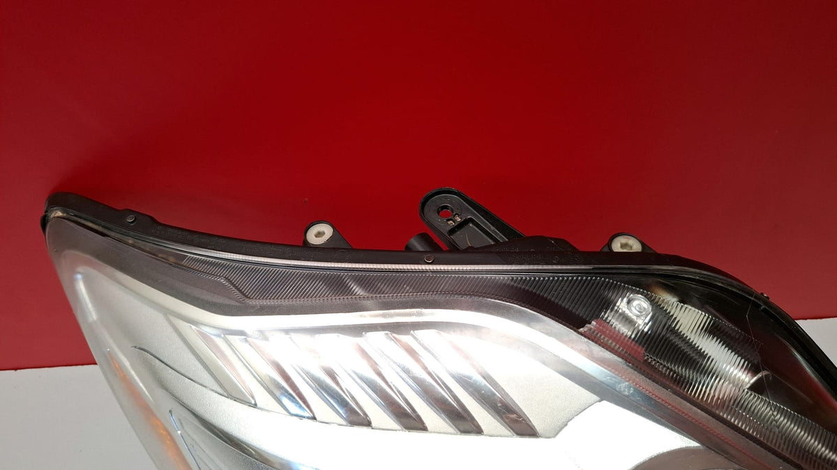 Faro del DCH Ford Kuga 2009 FARO DELANTERO DERECHO FARO DELANTERO DERECHO