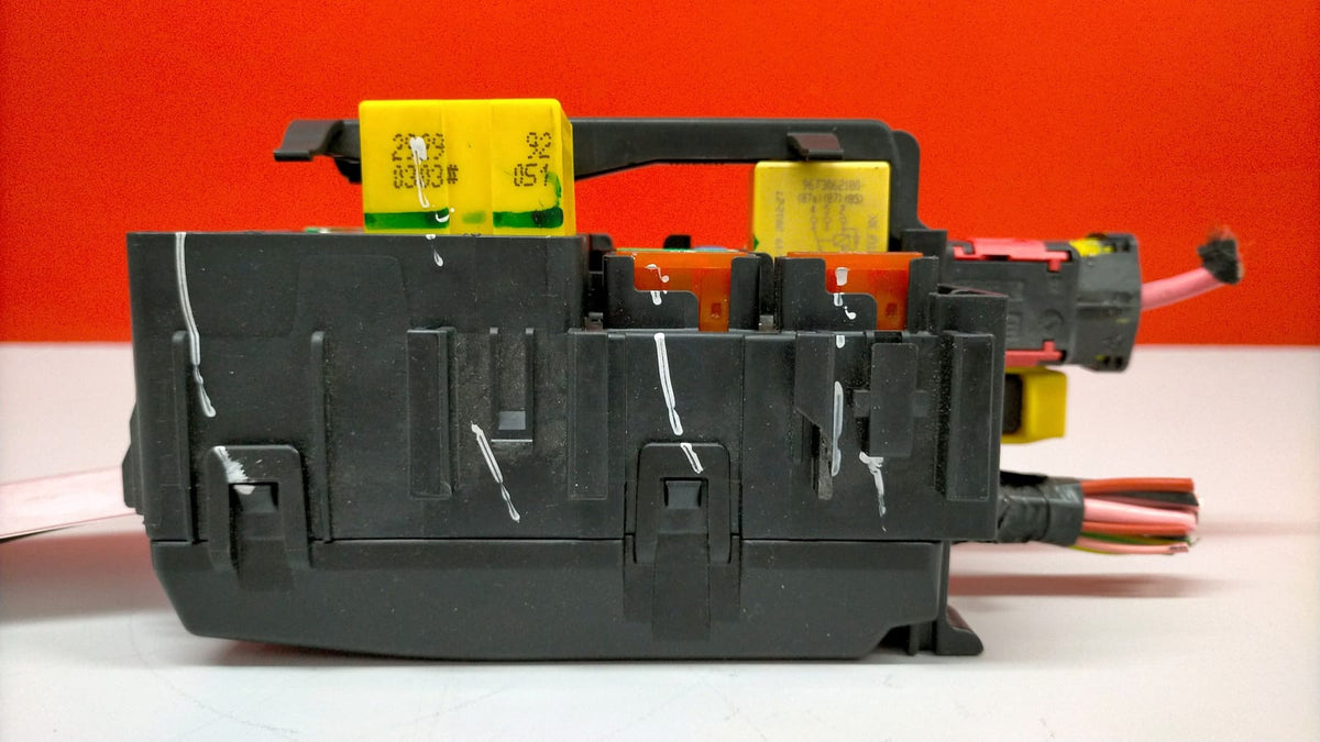 Caja Reles / Fusibles Mfrh Peugeot 3008 Thp 2020 9806192580 9806192580