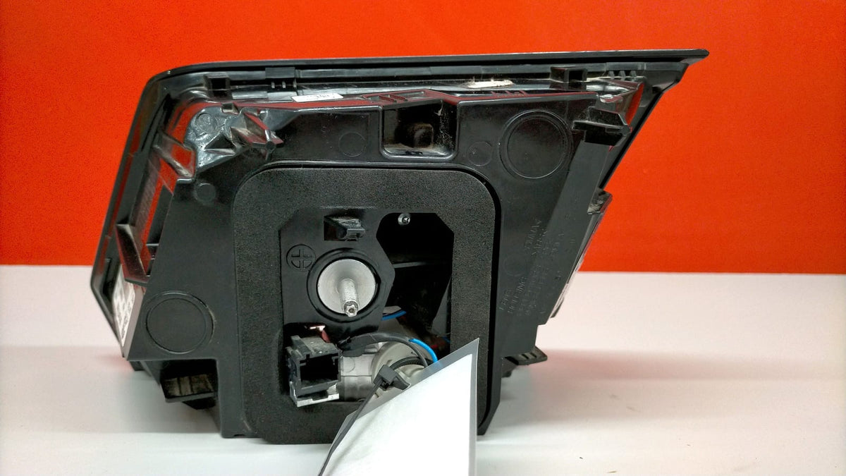 Piloto Trasero IZQ Interior Peugeot 3008 Peugeot 3008 Thp 2020 9810477880 9810477880