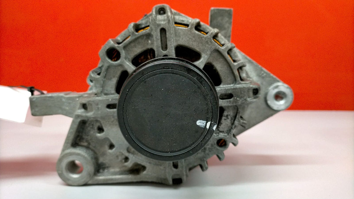 Alternador Toyota Yaris P13 Toyota Yaris 2019 270600Y270 270600Y270