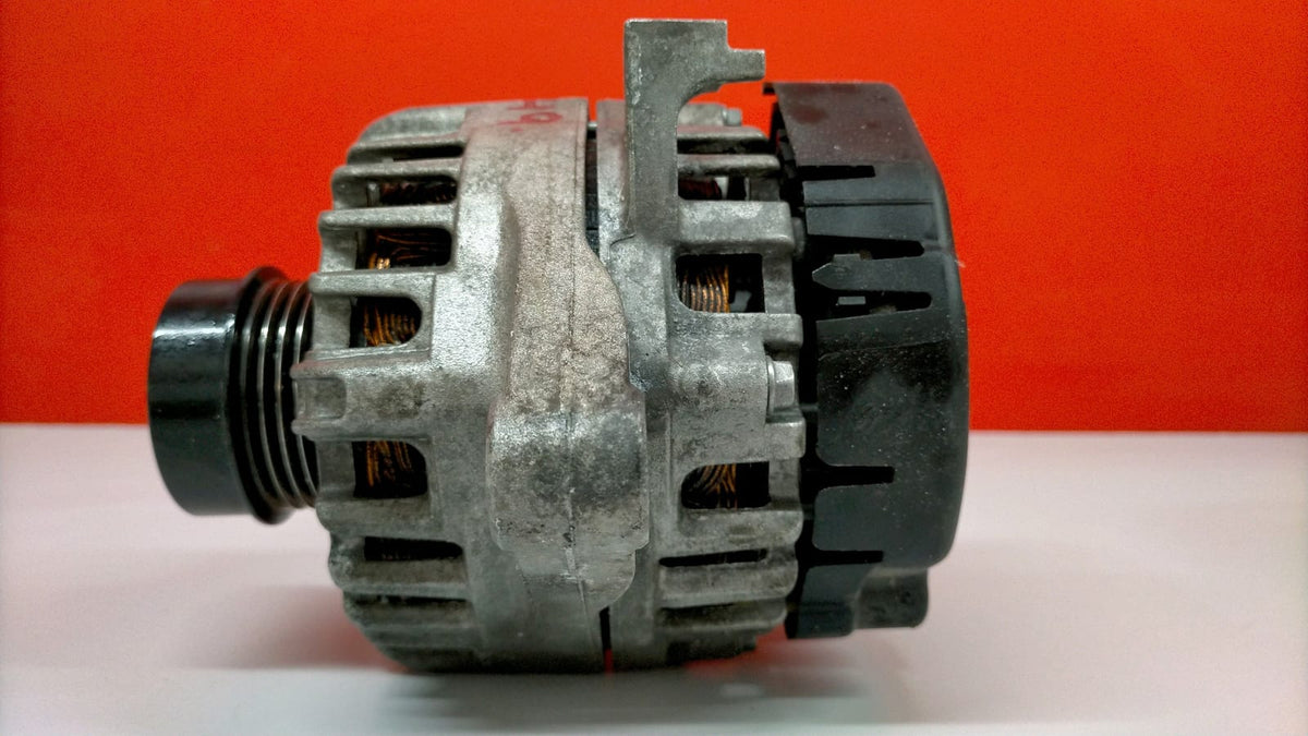 Alternador Toyota Yaris P13 Toyota Yaris 2019 270600Y270 270600Y270