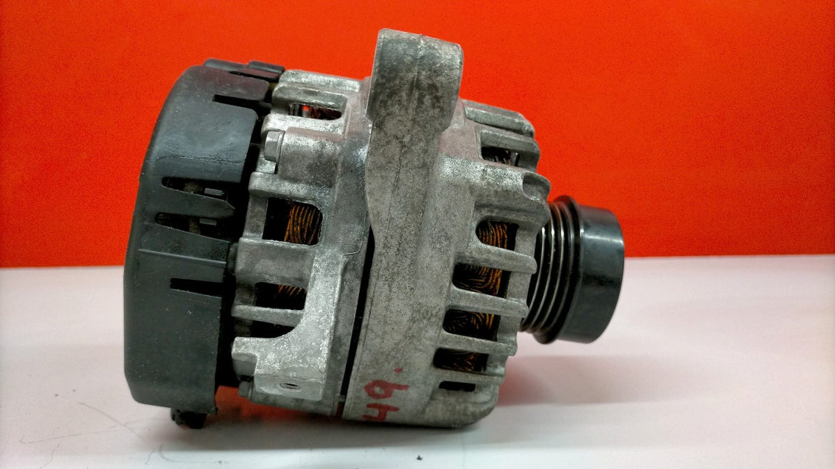 Alternador Toyota Yaris P13 Toyota Yaris 2019 270600Y270 270600Y270