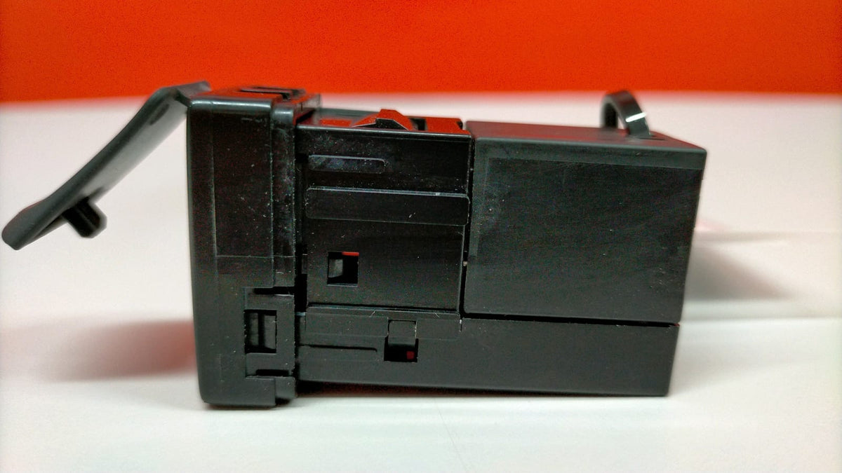 Enchufe Conector USB Toyota Yaris P13 Toyota Yaris 2019 FC0600021 FC0600021