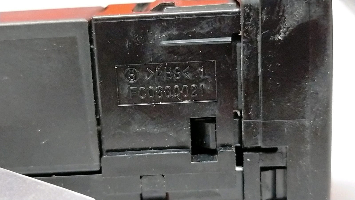 Enchufe Conector USB Toyota Yaris P13 Toyota Yaris 2019 FC0600021 FC0600021