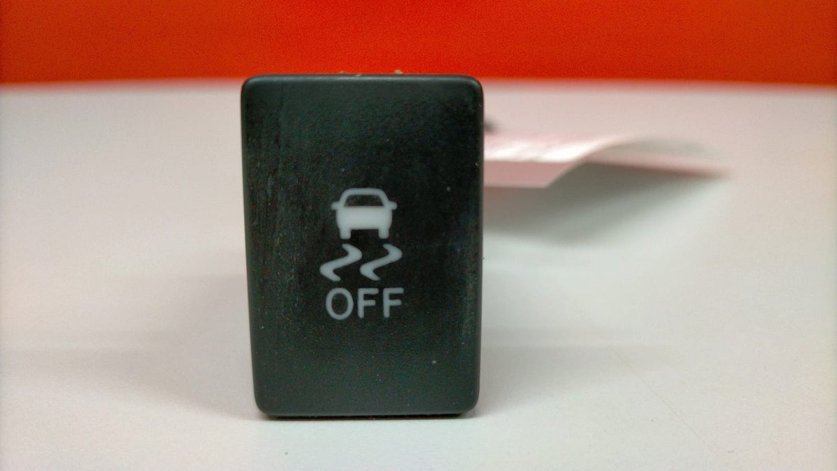 Interruptor Dsc Off Toyota Yaris P13 Toyota Yaris 2019 15C629 15C629