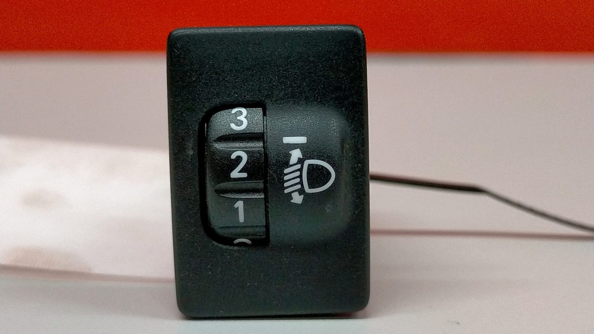 Interruptor Ajuste Faros Toyota Yaris P13 Toyota Yaris 2019 8415202080 8415202080