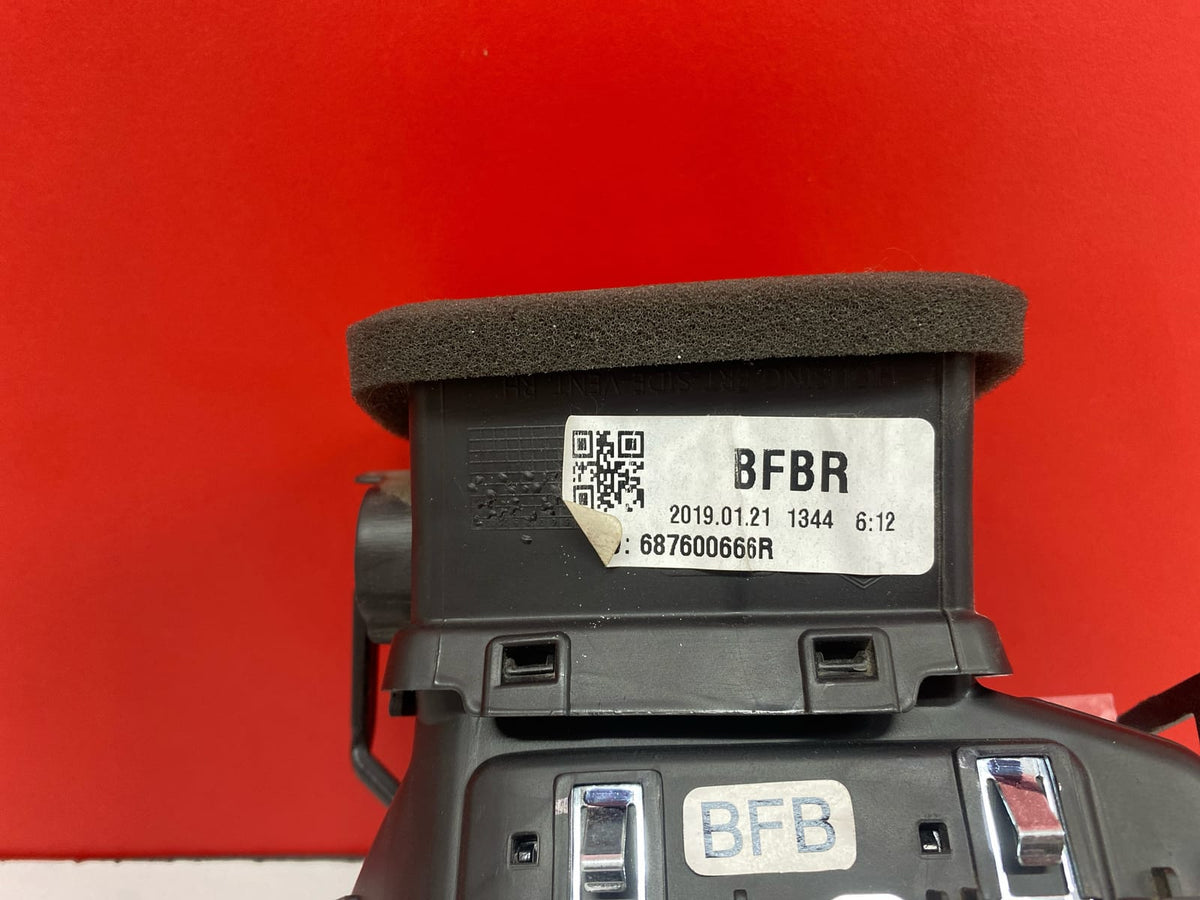 Aireador DCH lado Acompañante Ref: Renault Mégane Rs 2019 687600666R