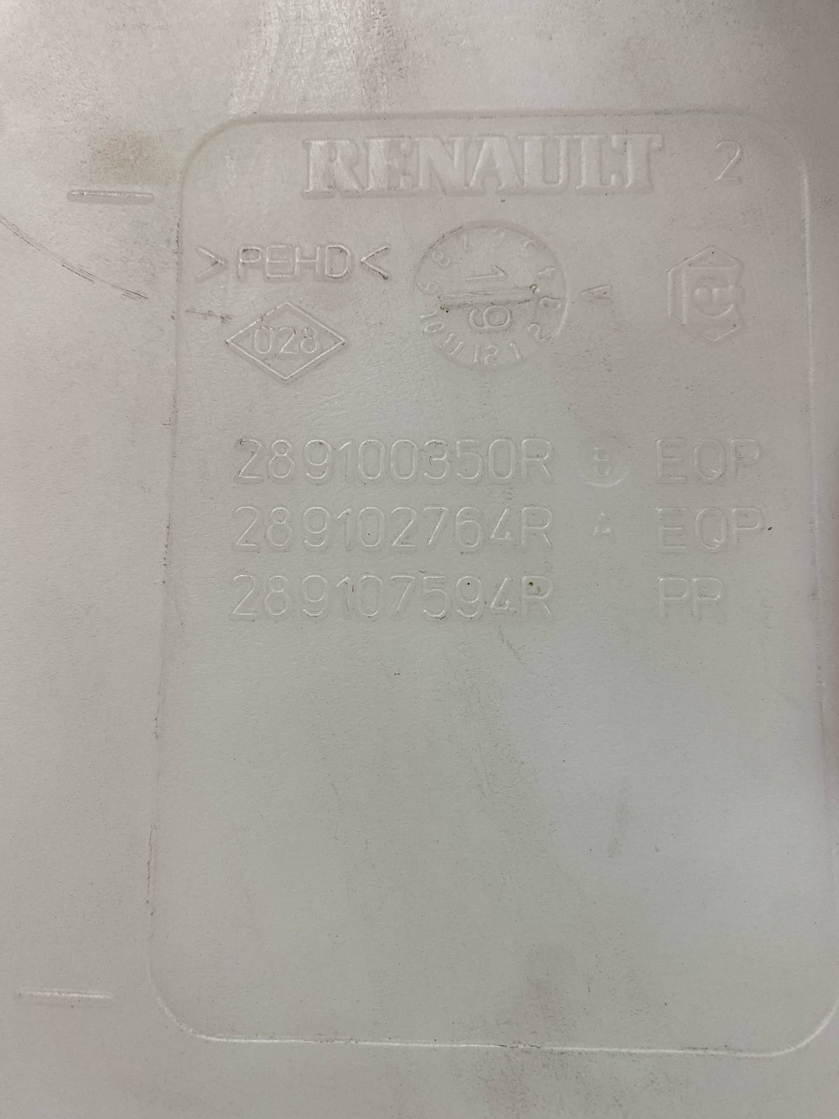 Deposito Limpiaparabrisas Ref: Renault Mégane Rs 2019 289304447R / 289100350R /289102764R / 289107594R 289304447R / 289100350R /289102764R / 289107594R