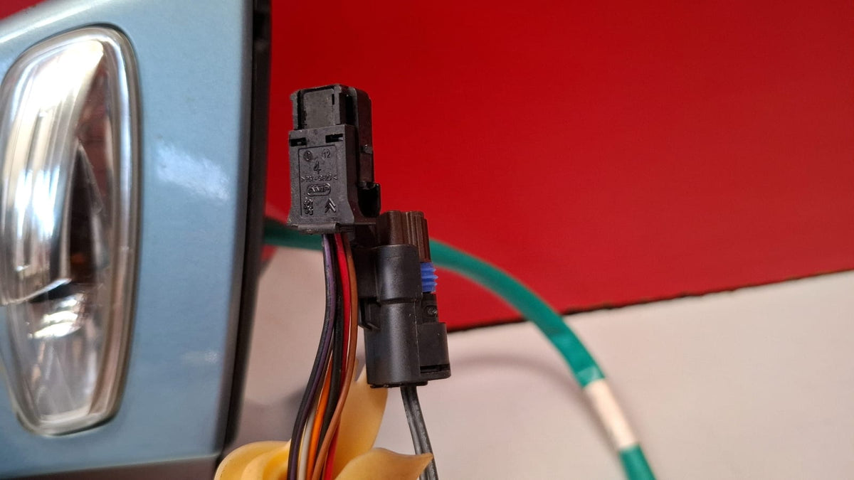 Retrovisor Derecho Calefactable con 2 Conectores, Conector Principal 6 Pines y Segundo Conector 2 Pines Peugeot 308 Año 2009 Peugeot 308 2009 RETROVISOR DCH RETROVISOR DCH