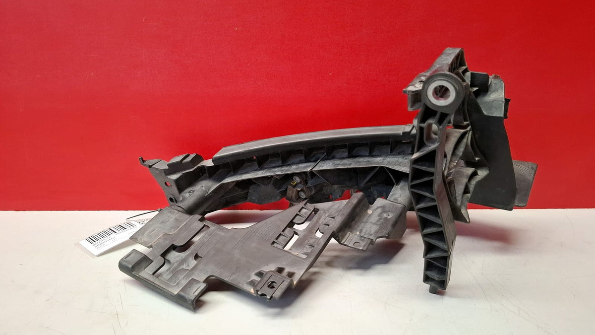 Soporte Faro Izquierdo Audi Q5 2010 8R0805607 8R0805607