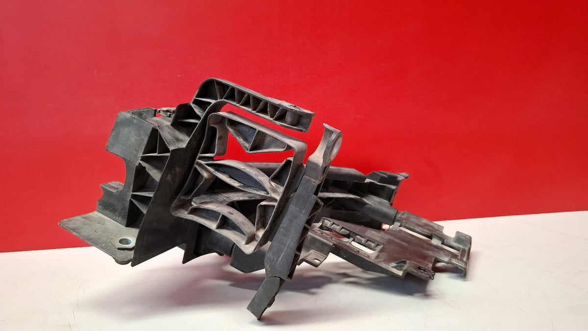 Soporte Faro Derecho Audi Q5 2010 8R0805608 8R0805608
