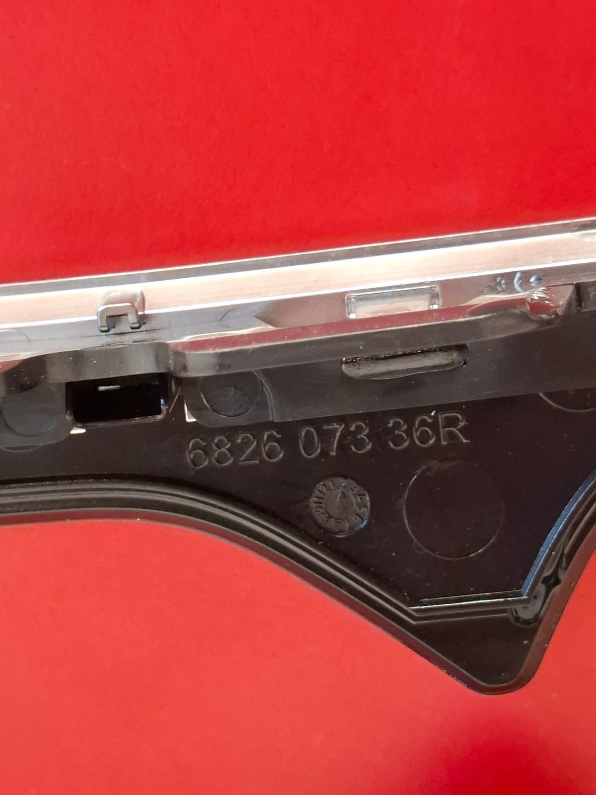 Embellecedor Central Renault Clio 682607336R