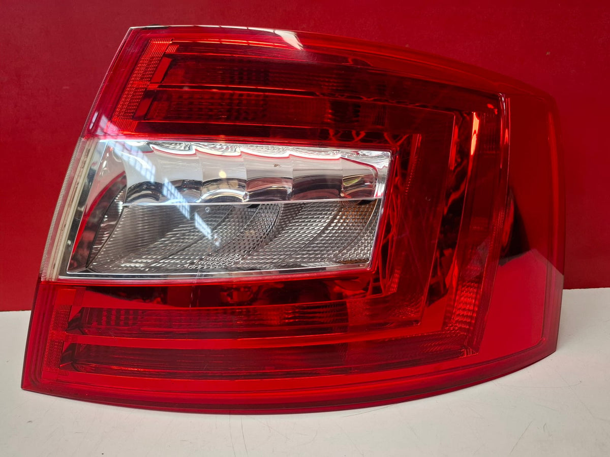 Piloto Trasero Derecho Skoda Octavia 2017 5E5945096 5E5945096