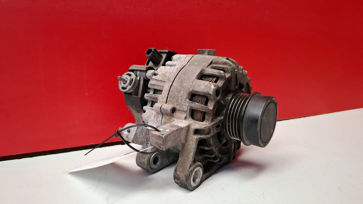 Alternador Toyota Yaris P13 Toyota Yaris 2015 270600Y270 270600Y270