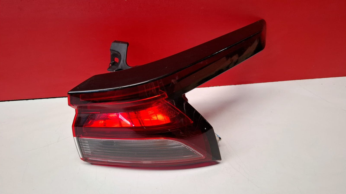 Piloto Trasero Izquierdo Exterior Nissan Qashqai 2023 2208D02F Ref 8862 2208D02F