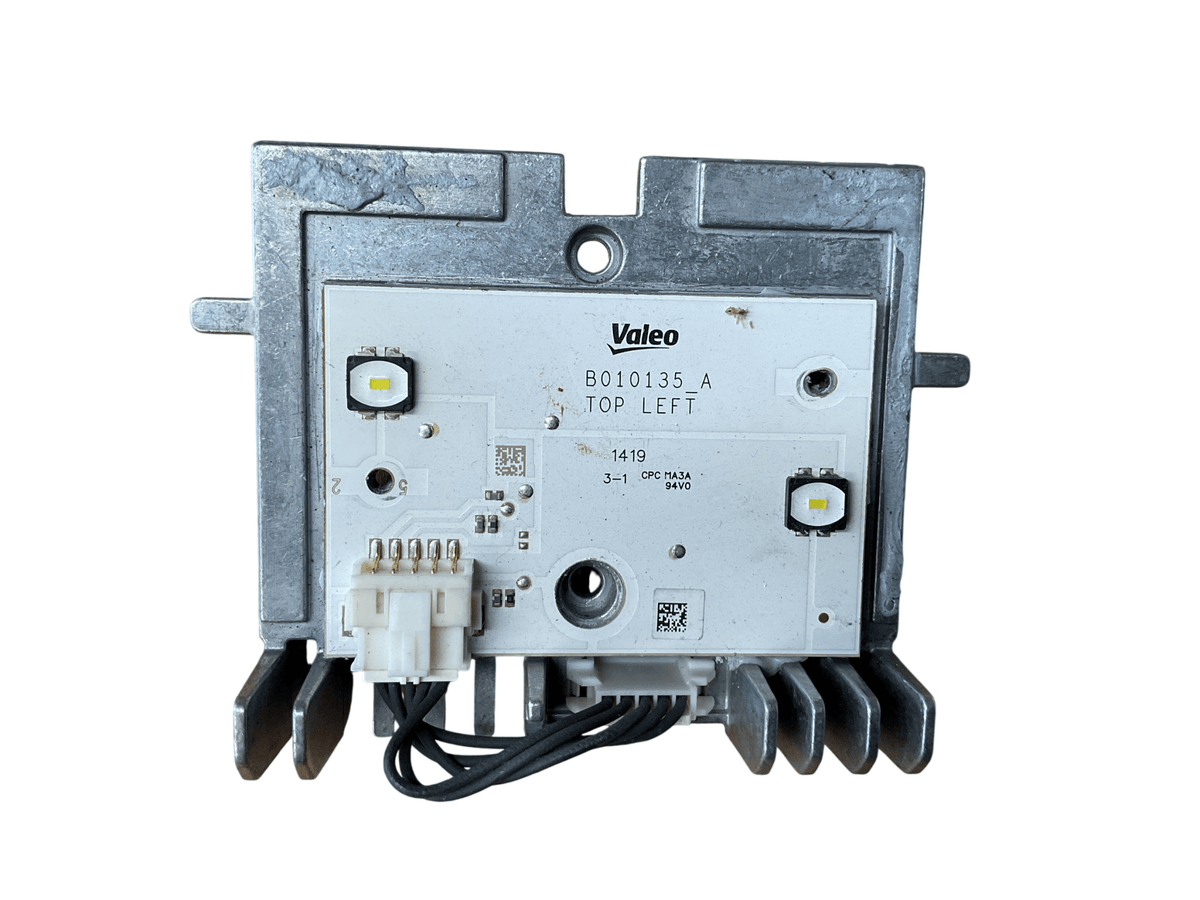 Fuente Luz LED izq VW Passat 14-24 - B010135_A