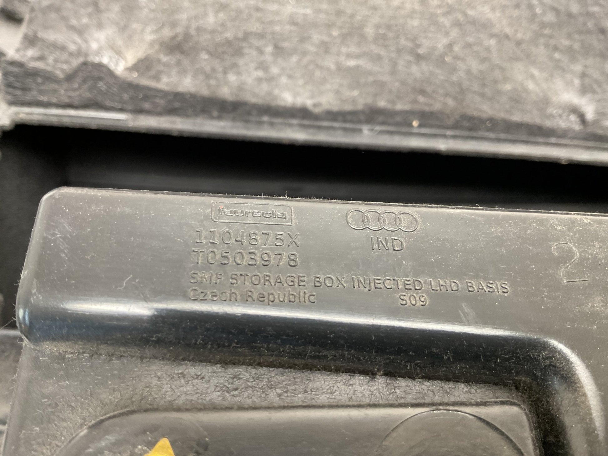 Guantera Audi A3 8V 2012-2020 - 1104875X