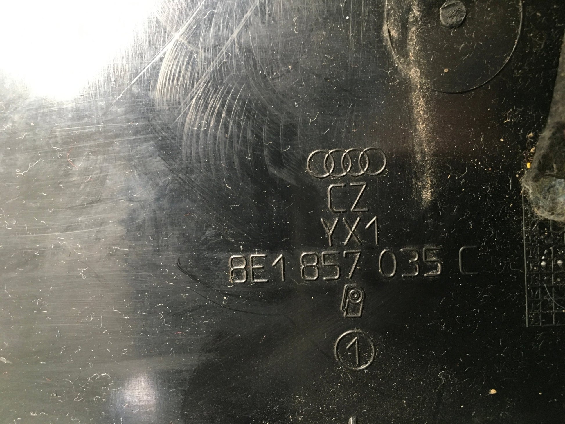 Guantera Audi A4 8E - 8E1857035C