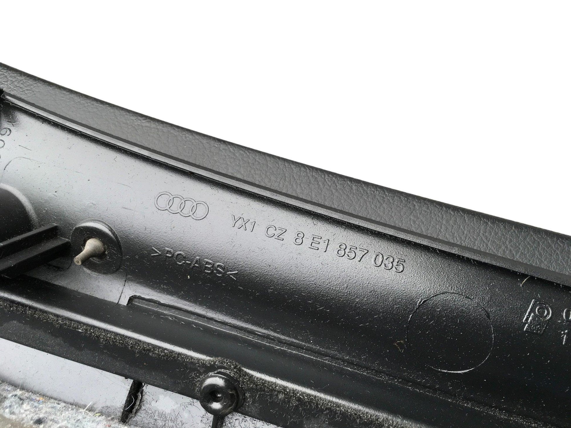Guantera Audi A4 B7 / Seat Exeo - 8E1857035